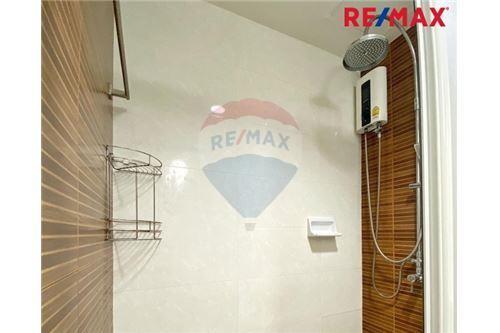 33 Sqm., 1 Bed Condo listed for ฿ 215,000.