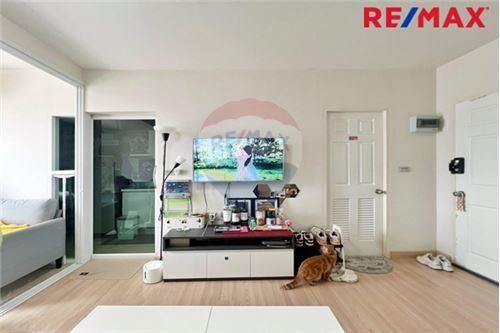 33 Sqm., 1 Bed Condo listed for ฿ 215,000.