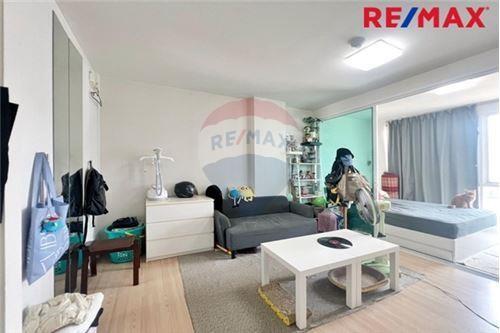 33 Sqm., 1 Bed Condo listed for ฿ 215,000.