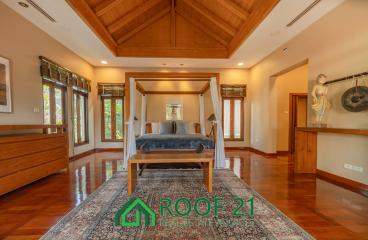 Charming Thai-Bali Style House: Fully Furnished 400 Meters from Na Jomtien Beach/S-0784