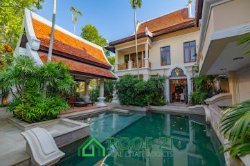 Charming Thai-Bali Style House: Fully Furnished 400 Meters from Na Jomtien Beach