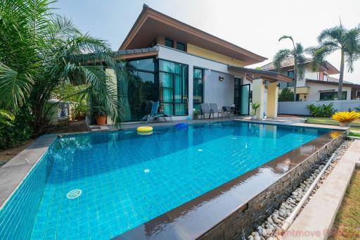 3 Bed House For Rent In East Pattaya - The Village Horseshoe Point