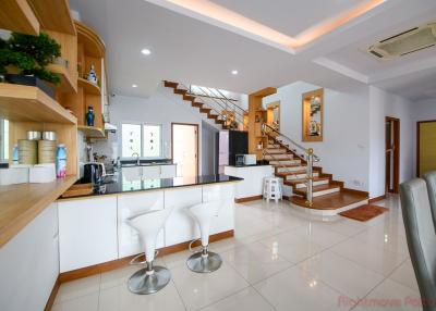 5 ห้องนอน บ้าน สำหรับขาย ใน พัทยาใต้ - Suksabai Villa