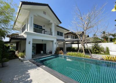 Newly refurbished 4 bedroom house with pool for sale in San Kamphaeang