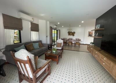 Newly refurbished 4 bedroom house with pool for sale in San Kamphaeang