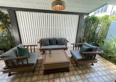 Newly refurbished 4 bedroom house with pool for sale in San Kamphaeang
