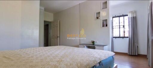 2 Bedrooms Townhouse in Patta Town East Pattaya H011708