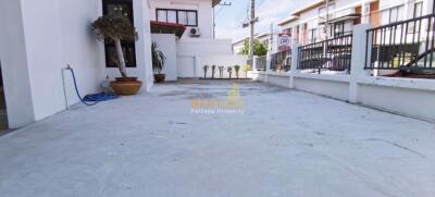 2 Bedrooms Townhouse in Patta Town East Pattaya H011708