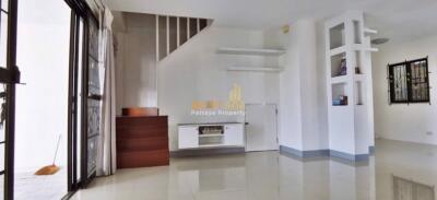 2 Bedrooms Townhouse in Patta Town East Pattaya H011708