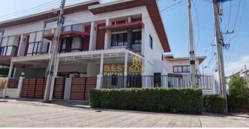 2 Bedrooms Townhouse in Patta Town East Pattaya H011708