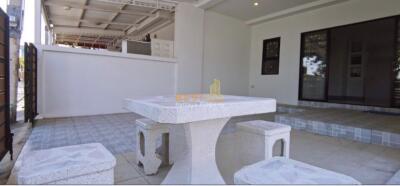 2 Bedrooms Townhouse in Patta Town East Pattaya H011708