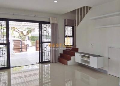 2 Bedrooms Townhouse in Patta Town East Pattaya H011708