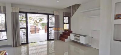 2 Bedrooms Townhouse in Patta Town East Pattaya H011708