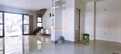 2 Bedrooms Townhouse in Patta Town East Pattaya H011708