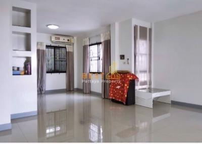 2 Bedrooms Townhouse in Patta Town East Pattaya H011708