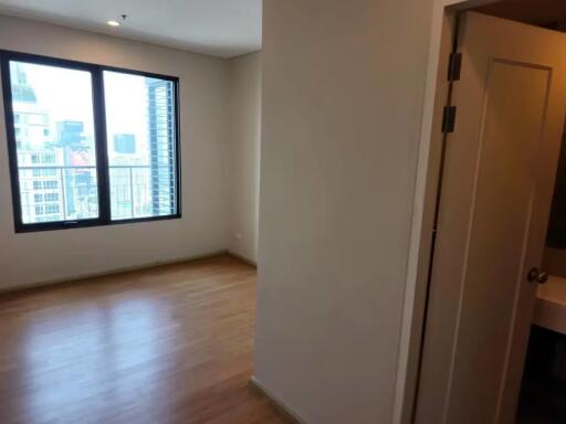 Villa Asoke 4 bedroom condo for rent