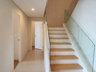 Villa Asoke 4 bedroom condo for rent