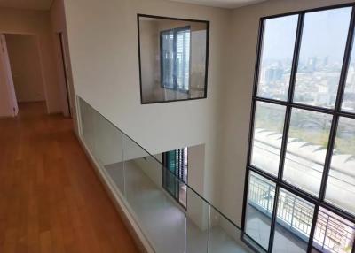 Villa Asoke 4 bedroom condo for rent