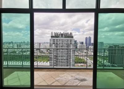 Villa Asoke 4 bedroom condo for rent