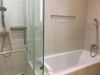 Q Langsuan 2 bedroom condo for rent