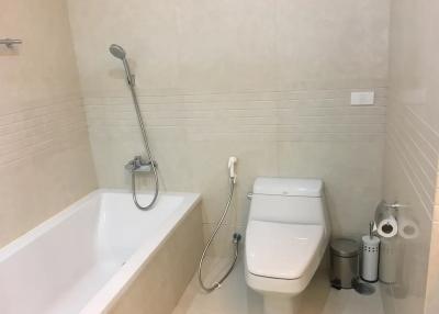 Q Langsuan 2 bedroom condo for rent