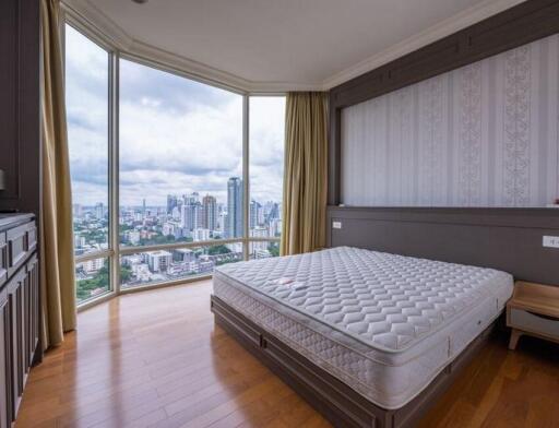 2 Bedroom For Rent in Royce Private Residence Asoke