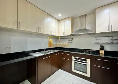 Baan Suanpetch  Good Size 2 Bedroom Property in Phrom Phong