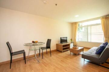 Spacious studio room at Pansook Quality Condo