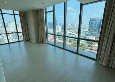 2-BR Penthouse at The Room Sukhumvit 21 near MRT Sukhumvit