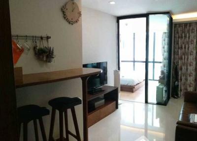 1-BR Condo at Socio Ruamrudee near BTS Nana