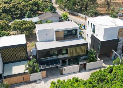 Contemporary Five-Bedroom House for Sale Near International Schools in Hang Dong