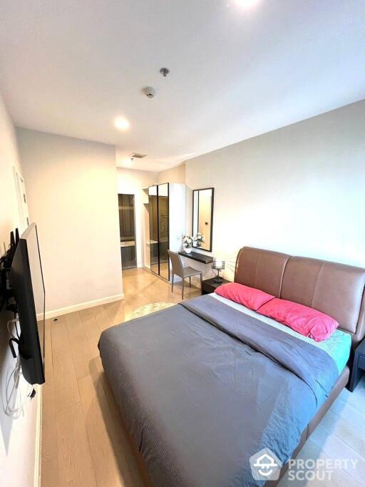 1-BR Condo at The Crest Sukhumvit 34 near BTS Thong Lor