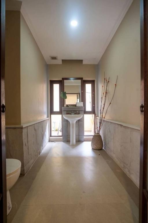 Contemporary bathroom interior with neutral tones