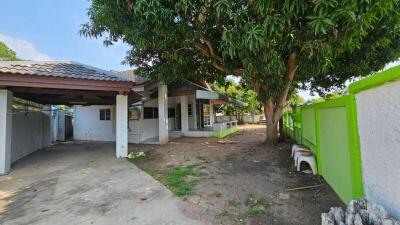 Detached house with carport and green yard