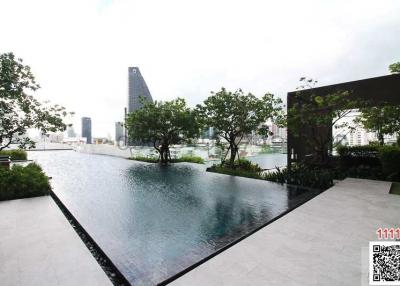 Luxurious Rooftop Infinity Pool With City View