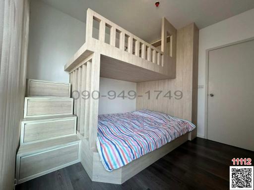 Modern bedroom with bunk bed and wooden flooring