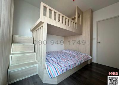 Modern bedroom with bunk bed and wooden flooring