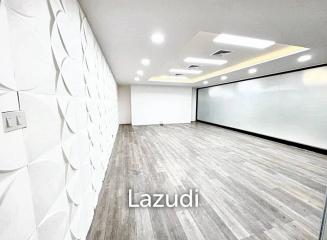 Luxurious Office Space in Phayathai Plaza, Bangkok