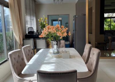 Elegant dining room with chandelier and floral centerpiece