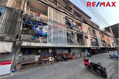 2,560 Sqm., 86 Beds Condo listed for ฿ 32,000,000.