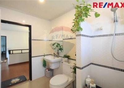 220 Sqm., 4 Beds Townhouse listed for ฿ 5,790,000.