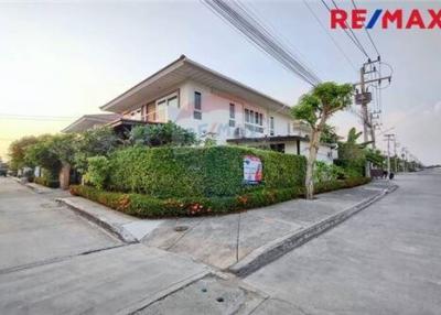 220 Sqm., 4 Beds Townhouse listed for ฿ 5,790,000.