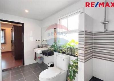 220 Sqm., 4 Beds Townhouse listed for ฿ 5,790,000.