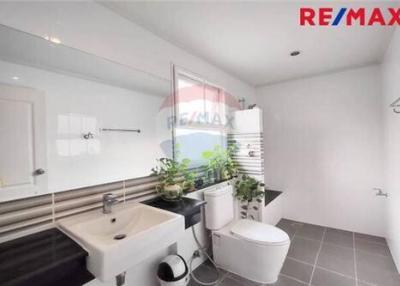 220 Sqm., 4 Beds Townhouse listed for ฿ 5,790,000.