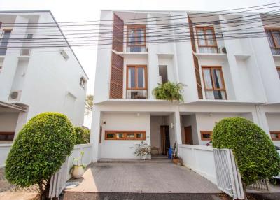 3 BR 4 BTH Townhouse to Rent at Faham