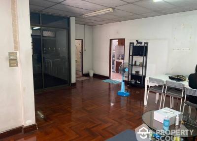 4-BR House near MRT Sutthisan