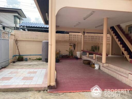 4-BR House near MRT Sutthisan