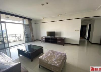 All Seasons Mansion  Very Spacious Two Bedroom Condo with Shuttle Service to Phloen Chit BTS.