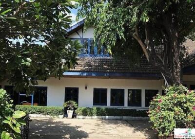 Single Family House with Private Pool in the Heart of the City, Phormphong BTS, Bangkok