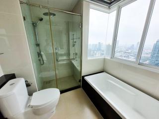 Modern bathroom with a view in high-rise building